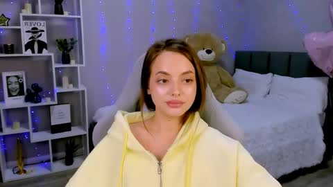 MelanieAlves online show from 04/13/26, 08:36