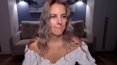 Melanie Bennett online show from 11/16/25, 08:20