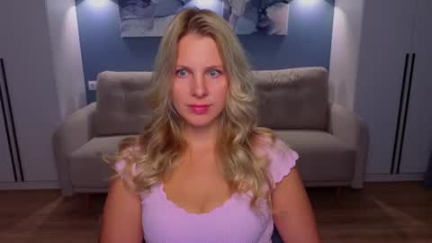 Snapshot of melaniebennett chatting on 07/13/26, 08:17 Melanie Bennett online show from 07/13/26, 08:17