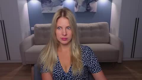 Snapshot of melaniebennett chatting on 07/25/26, 12:03 Melanie Bennett online show from 07/25/26, 12:03