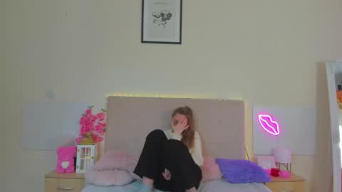 Snapshot of melaniecutys chatting on 03/31/26, 06:14 Melania online show from 03/31/26, 06:14