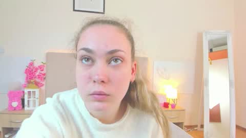 Snapshot of melaniecutys chatting on 04/01/26, 05:30 Melania online show from 04/01/26, 05:30