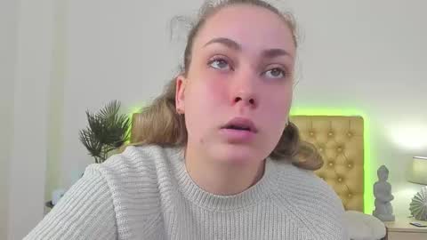 Snapshot of melaniecutys chatting on 04/15/26, 05:36 Melania online show from 04/15/26, 05:36