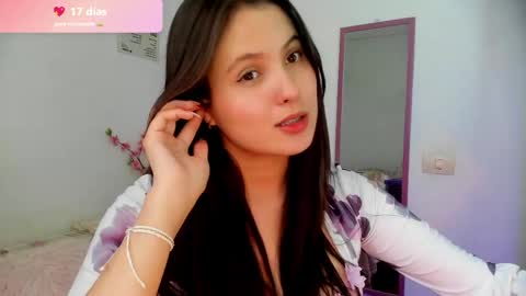 Snapshot of melanieev chatting on 05/12/26, 07:22 mel online show from 05/12/26, 07:22