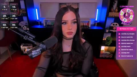 Melanie  online show from 11/17/25, 06:24