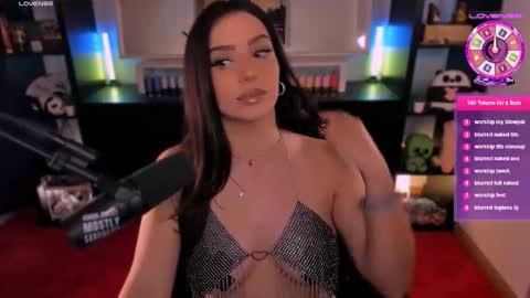 Melanie  online show from 11/30/25, 06:01