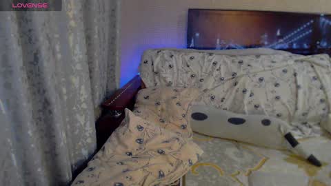 Snapshot of melaniemoor chatting on 12/18/24, 04:42 Melanie Milena online show from 12/18/24, 04:42