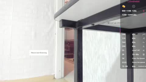 Snapshot of melanierioss_ chatting on 05/12/26, 01:08 online show from 05/12/26, 01:08