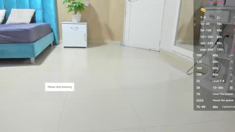 Snapshot of melanierioss_ chatting on 05/27/26, 12:35 online show from 05/27/26, 12:35