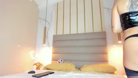 Melanie Roux online show from 01/16/26, 08:02