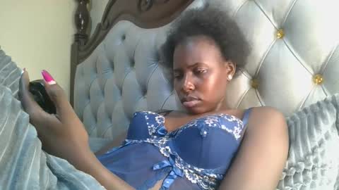 Snapshot of melaninblue chatting on 02/04/26, 06:36 melaninblue online show from 02/04/26, 06:36