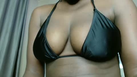 Snapshot of melaninqueen02 chatting on 05/01/26, 01:48 ann online show from 05/01/26, 01:48