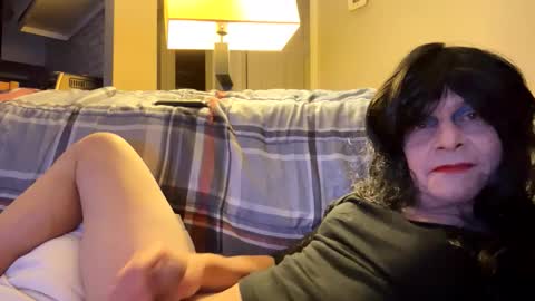 Snapshot of melays1972 chatting on 12/19/25, 11:12 Tan lines online show from 12/19/25, 11:12