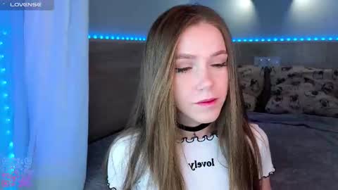 Melee Eva - Thumbs Up please  online show from 02/08/26, 02:59