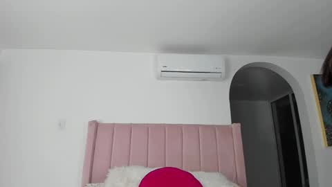 Snapshot of melgomez chatting on 12/24/24, 03:16 Mel Gomez online show from 12/24/24, 03:16