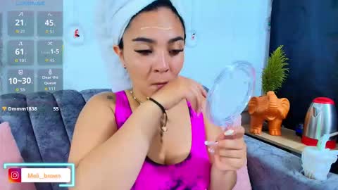    Independent model online show from 12/14/25, 10:36