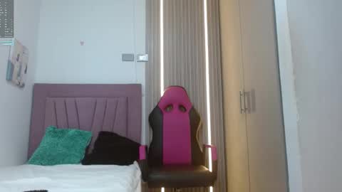 meli_peach online show from 10/05/25, 12:25