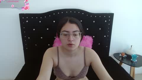 Snapshot of meli_taylorx chatting on 12/04/24, 02:26 Azul online show from 12/04/24, 02:26