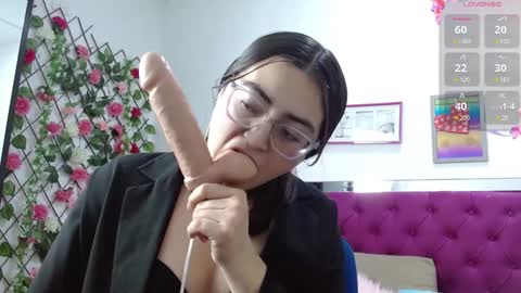 Snapshot of meli_taylorx chatting on 01/26/25, 01:20 Azul online show from 01/26/25, 01:20