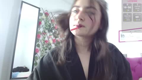 Snapshot of meli_taylorx chatting on 01/30/25, 12:29 Azul online show from 01/30/25, 12:29