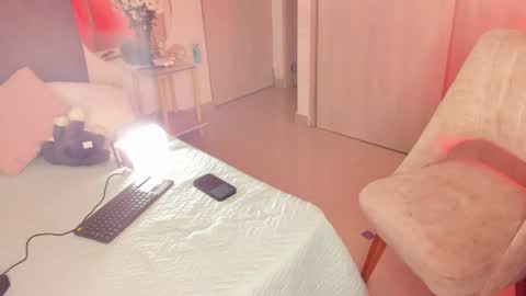 Snapshot of melina_ferrer1 chatting on 07/07/26, 01:59 EI online show from 07/07/26, 01:59