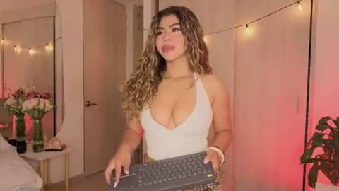 Snapshot of melina_ferrer1 chatting on 07/12/26, 12:40 EI online show from 07/12/26, 12:40