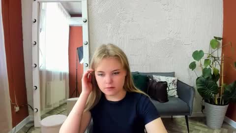 Sophia online show from 10/08/25, 09:07