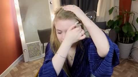 Sophia online show from 03/25/26, 05:35