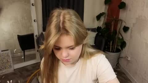 Sophia online show from 04/09/26, 06:19