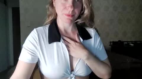 Snapshot of melissa_s2 chatting on 09/30/25, 12:48 Melissa online show from 09/30/25, 12:48