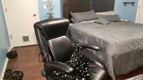 Snapshot of melissacumms chatting on 11/23/25, 01:22 Mistress Missy online show from 11/23/25, 01:22