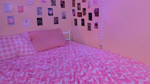 Mia online show from 03/08/26, 03:21