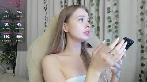 Snapshot of mell_milles chatting on 10/30/25, 01:56 mell milles online show from 10/30/25, 01:56