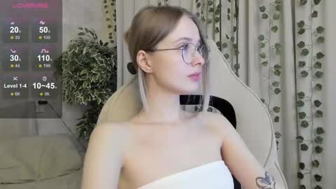 Snapshot of mell_milles chatting on 10/31/25, 03:13 mell milles online show from 10/31/25, 03:13