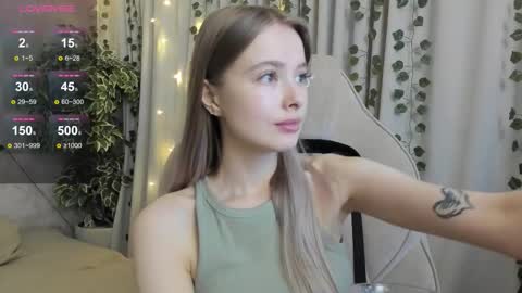 Snapshot of mell_milles chatting on 12/01/25, 01:49 mell milles online show from 12/01/25, 01:49