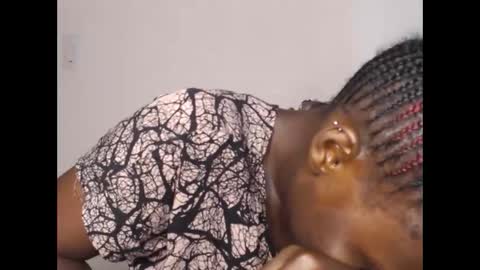 Snapshot of mellanin_pretty_ chatting on 12/26/24, 10:37 . online show from 12/26/24, 10:37