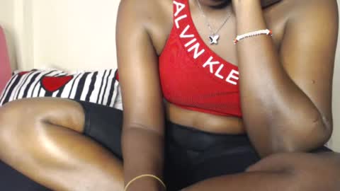 Snapshot of mellanin_pretty_ chatting on 06/17/26, 10:17 . online show from 06/17/26, 10:17