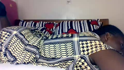 Snapshot of mellanin_pretty_ chatting on 08/10/26, 06:17 . online show from 08/10/26, 06:17