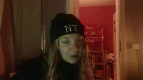Snapshot of melli23 chatting on 02/08/26, 06:00 Melli online show from 02/08/26, 06:00