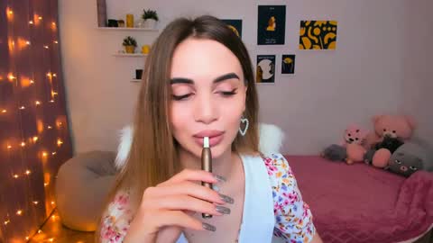 Tessa online show from 02/08/25, 09:57