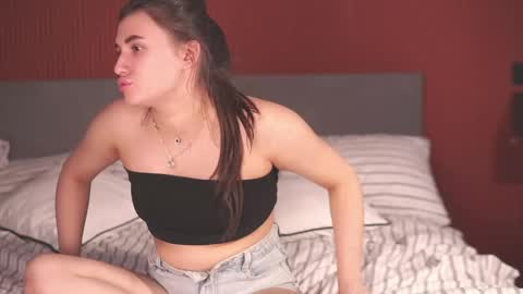 Snapshot of mellisamckeel chatting on 04/19/26, 10:36 Lia online show from 04/19/26, 10:36