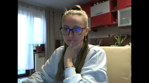 Melly online show from 03/10/25, 07:32