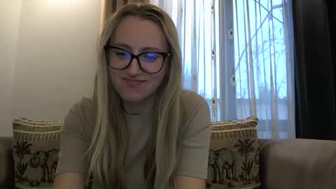 Melly online show from 11/19/25, 07:19