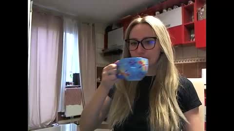 Melly online show from 02/12/26, 08:42