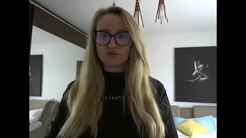 Melly online show from 02/21/26, 11:22