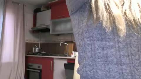 Melly online show from 03/18/26, 07:22