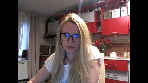 Melly online show from 04/22/26, 06:27