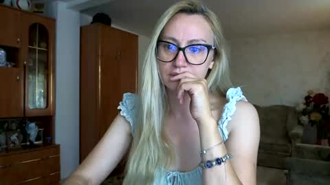 Snapshot of melly_rosey chatting on 06/26/26, 07:13 Melly online show from 06/26/26, 07:13