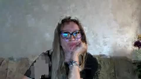 Snapshot of melly_rosey chatting on 07/21/26, 08:38 Melly online show from 07/21/26, 08:38