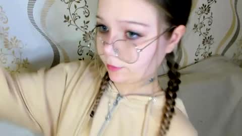 Snapshot of melmooon chatting on 10/07/25, 02:25 MelMooon online show from 10/07/25, 02:25